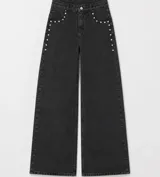 Jean de corte wide leg en denim negro con efecto acid wash y apliques de perlas a lo largo de los bolsillos y las costuras laterales.