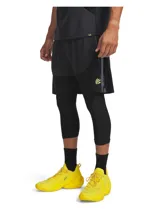 Short deportivo Under Armour de la línea Curry, color negro con detalles en amarillo neón. Presenta el logo de Stephen Curry en la pierna derecha y paneles laterales en contraste. Diseñado para el rendimiento en básquetbol.