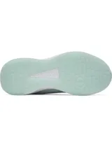 Championes Under Armour UA W Edge Suede color menta con entresuela blanca. Cuentan con capellada de malla transpirable, revestimientos de gamuza y tecnología Charged Cushioning en la suela.