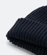Gorro de lana acrílica negro con textura acanalada y borde plegado.