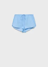 Short de tiro medio color celeste, con cintura elástica, lazo ajustable y detalle de strass aplicado en toda la prenda.