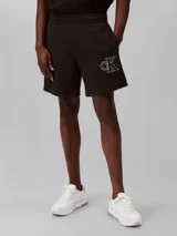 Short negro de punto de algodón acanalado con cintura elástica, bolsillos laterales y trasero. Presenta un monograma de CK bordado en blanco en la parte delantera.