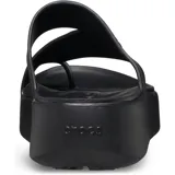 Sandalias plataforma Crocs modelo Getaway Platform Toe Loop, color negro, con diseño de tira superior suave y flexible que incluye sujeción para el dedo.