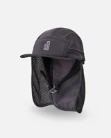 Gorro de agua Rip Curl modelo S Series Surf, color negro gastado, con solapa protectora para el cuello y laterales de red. Cuenta con correa ajustable con hebilla.