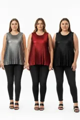 Blusa sin mangas de tela plisada con acabado brillante y textura sutil. Presenta un corte holgado con caída fluida y cuello redondo.