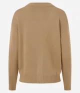 Cardigan corto de punto color marrón, con cuello en V, manga larga y cierre frontal con botones. Presenta puños y bajo acanalados.