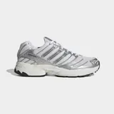 Championes Adidas Adistar Control 3 de color blanco y plateado con diseño inspirado en los años 2000, confeccionados con exterior de malla transpirable y rayas sintéticas.