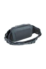 Riñonera Thule Rail de 2 litros, color gris oscuro, diseñada para actividades deportivas. Cuenta con compartimento principal con cierre, bolsillos laterales para botellas de agua, bolsillo trasero para teléfono y detalles reflectantes.