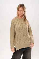 Sweater color arena de lana merino con cuello redondo y mangas largas.