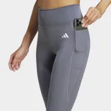 Calza de entrenamiento Adidas de tiro alto, confeccionada en tejido elástico con tecnología AEROREADY. Presenta un diseño ceñido con costuras selladas, cintura elástica de ajuste seguro y un bolsillo oculto en el muslo.