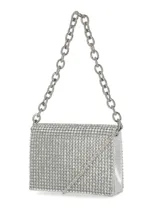 Cartera plateada cubierta de strass, con asa de cadena metálica removible, bolsillo interior y cierre con botón imantado.