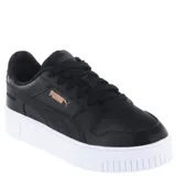 Championes urbanos Puma modelo Carina Street con plataforma, color negro con detalles en dorado. Presentan capellada de material sintético con textura, cierre de cordones y suela de goma blanca con diseño estriado.