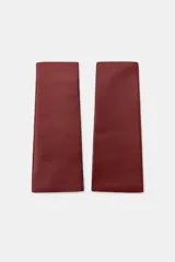 Guantes tipo mitones largos confeccionados en piel 100% color bordó, con diseño liso y minimalista.