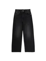 Jean de tiro alto color negro, corte loose con pernera ancha. Diseño clásico de cinco bolsillos con cierre de cremallera y botón metálico.