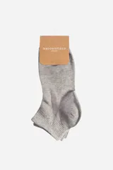 Medias tipo soquete lisas de la marca Brooksfield, confeccionadas en tejido de algodón con spándex.