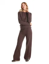 Conjunto de dos piezas compuesto por un buzo de cuello redondo con mangas raglán y un pantalón de pierna ancha con cintura elástica. Confeccionado en tejido de tacto suave con puños acanalados.