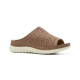 Sandalias bajas color beige con plantilla de cuero, pala con diseño calado y suela de goma.