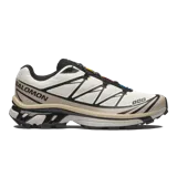 Championes Salomon XT-6, calzado de trail running adaptado para uso urbano. Diseño en color negro, gris, rojo y blanco, con sistema de cordones de ajuste rápido Quicklace y suela de gran tracción.