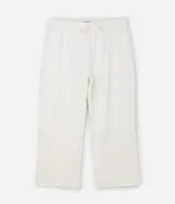 Pantalón deportivo de corte recto confeccionado en modal, con cintura elástica, cordón ajustable y bolsillos delanteros aplicados.