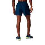 Short deportivo Asics de hombre, color negro, con logo reflectivo y cintura elástica con cordón ajustable. Incluye calzoncillo interior, bolsillo interno y aberturas laterales.