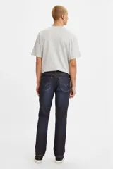 Pantalón de jean Levi's 511 Slim Fit de corte estrecho, color azul oscuro, con costuras en contraste.