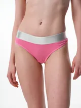 Bombacha tipo colaless de algodón, con cintura elástica ancha en color plateado y cuerpo en color rosado.