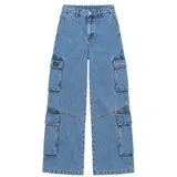 Jean baggy cargo azul claro con múltiples bolsillos utilitarios en las piernas y diseño de tiro medio.