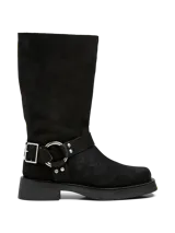 Botas biker de caña media color negro, de ante, con hebillas decorativas y suela de goma.