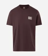Remera de algodón peruano color marrón, con cuello redondo y mangas cortas. Presenta un diseño estampado en la espalda que ilustra un mapa topográfico con detalles de senderos y áreas naturales, acompañado de la frase Ishift Sight.