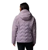 Campera técnica Columbia con tecnología Omni-Heat Infinity y Omni-Tech, impermeable y transpirable. Presenta diseño acolchado con costuras selladas, capucha ajustable, cierre frontal con cremallera revestida, bolsillos laterales y puños con orificios para pulgares.