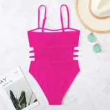 Traje de baño entero fucsia con breteles regulables y almohadillas desmontables.