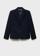 Chaqueta de corte recto y diseño estructurado con estampado de raya diplomática. Presenta cuello con solapa, cierre frontal de dos botones, manga larga con puños abotonados, un bolsillo de ribete en el pecho y dos bolsillos laterales con solapa.