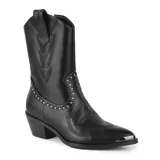 Bota texana negra de caña media, con puntera metálica y detalles de tachas y bordados.
