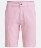 Bermuda de hombre en lino color gris claro, de corte recto, con textura discreta, bolsillos laterales y cierre frontal con botón y cremallera.