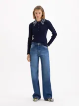 Pantalón de jean de corte recto y estilo semi wide leg con tiro medio. Confeccionado en denim con estructura y un ligero porcentaje de elasticidad para mayor comodidad.