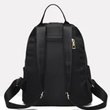 Mochila acolchada de diseño capitoné, color negro, con tres bolsillos frontales con cierre y herrajes dorados.