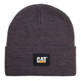 Gorro tipo beanie de punto acanalado en color gris oscuro, con diseño de doblez y parche rectangular con el logo de CAT en el frente.