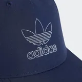 Gorra de béisbol azul marino con logo Adidas bordado en blanco.