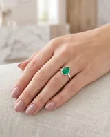 Anillo de plata 925 con piedra natural de esmeralda en forma de gota.