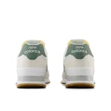 Championes urbanos New Balance modelo 574, color crema con detalles en verde agua y verde musgo, confeccionados en gamuza y malla, con logo "N" característico en los laterales y entresuela ENCAP.