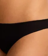 Kit de dos bombachas bikini de algodón con elastano, una blanca y otra negra.