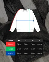 Canguro gris con efecto lavado, de corte holgado y con capucha. Presenta un estampado pequeño en el pecho y un bolsillo tipo canguro.