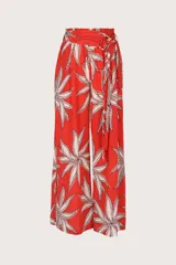 Pantalón palazzo rojo con estampado de hojas color crema y cintura elastizada con lazo.