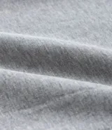 Pantalón deportivo Get Over de corte recto con puños elásticos en los tobillos, cintura con cordón ajustable y bolsillos laterales.