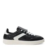 Championes urbanos de mujer, color blanco hueso, con detalles en beige claro. Diseño de estilo retro con suela de goma color caramelo.