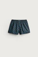 Pack de dos calzoncillos tipo bóxer de popelina de algodón con cintura elástica. Uno con diseño a cuadros multicolor y otro de fondo azul marino con estampado de pequeños balones.
