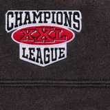 Hoodie Supreme de algodón color negro, con diseño inspirado en camisetas de fútbol americano. Presenta el número 08 en gran tamaño en el frente y en los hombros, junto con parches bordados que incluyen el logo de Champions League, la marca Supreme y detalles temáticos de equipo.