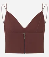 Blusa tipo corset cropped de Blue Steel, confeccionada en bengalina color marrón. Presenta escote en V, breteles finos dobles y cierre trasero.