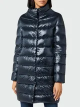 Chaqueta de nylon Herno Dora rellena de plumas, color beige.