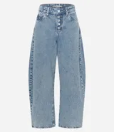 Pantalón baggy balloon de jean negro, con cintura media, cierre frontal con fila de botones y bolsillos funcionales.